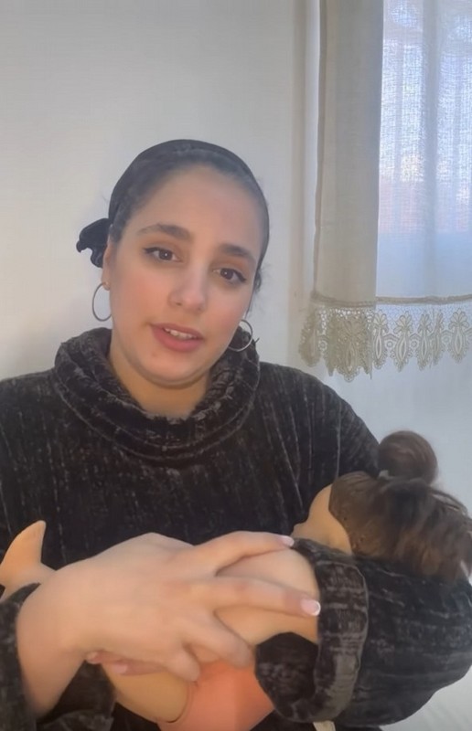 גזים בתינוקות תנוחות שעוזרות להם - תמונת הדרכה