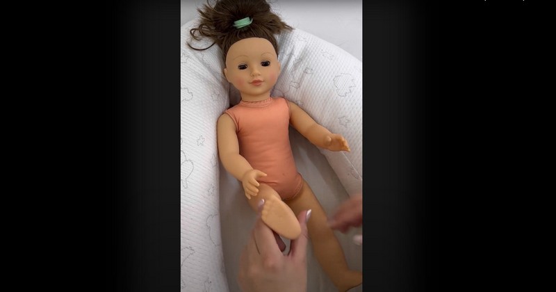 תמונת הדרכה- עיסוי תינוקות לכאבי בטן